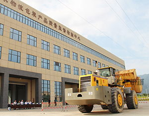 大型叉裝機(jī)半坡駐車和起步能力演示，一場了不起的挑戰(zhàn)！